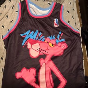 This is a very good quality jersey to wear out and about